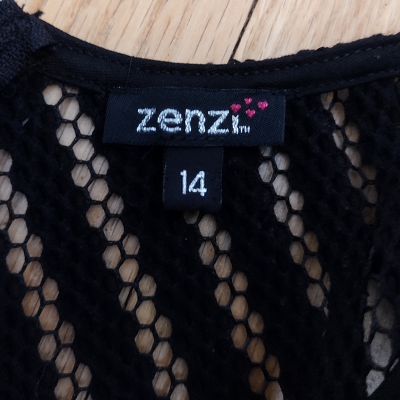Super cute black dress. Zenzi. Girls 14. - Picture 12 of 15